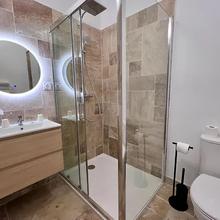 Majestic מלון 3*