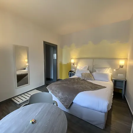 Majestic מלון 3*