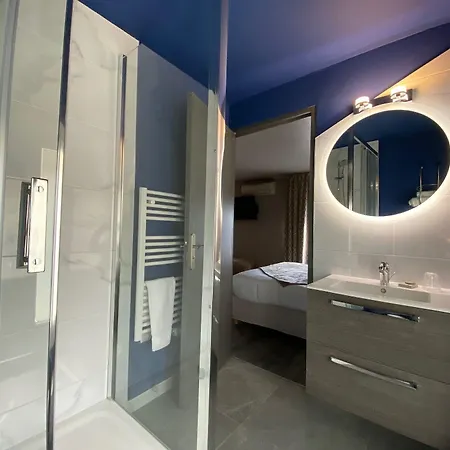 Majestic מלון 3*