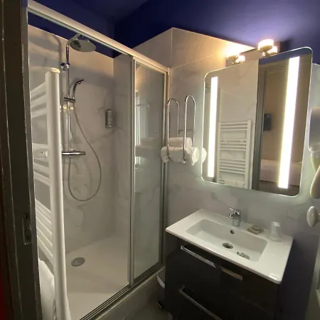 Majestic מלון 3*